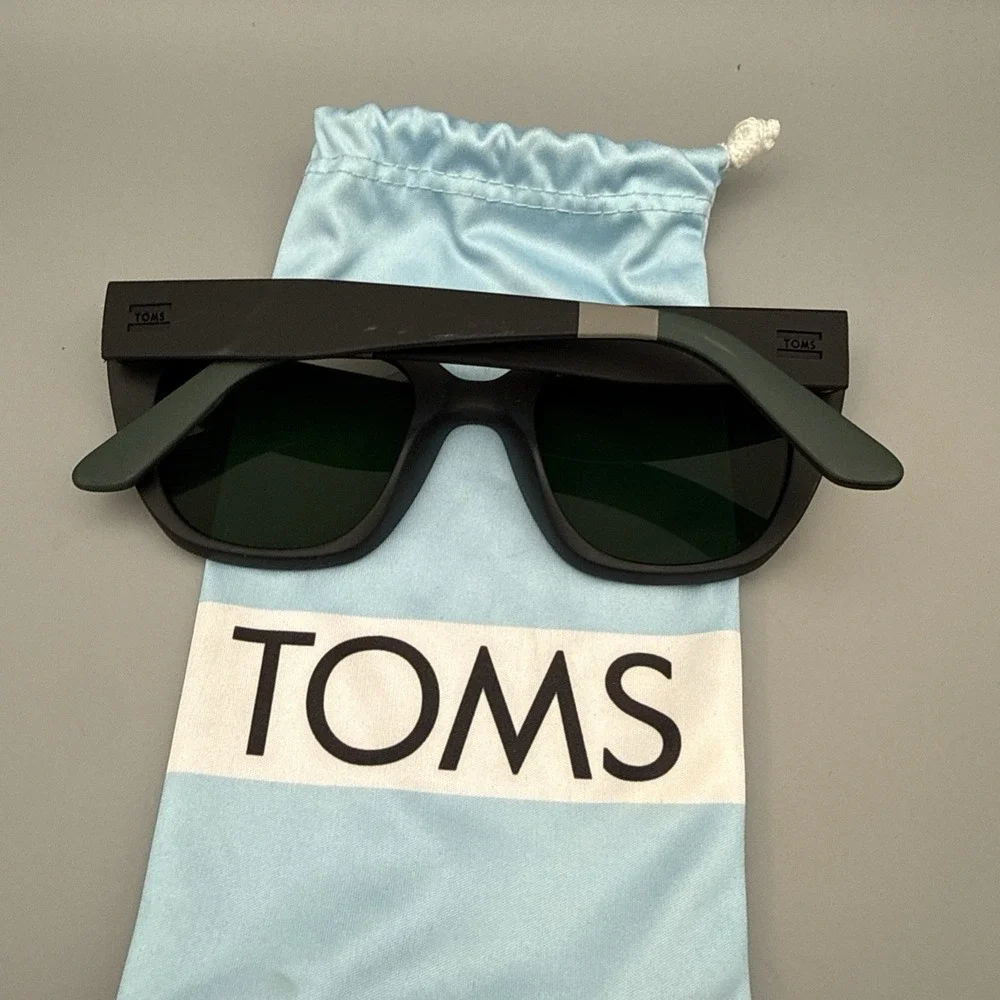 TOMS Sydney Authentic CatEye Sunglasses Matte Black Frames & Olive Gradient Lens